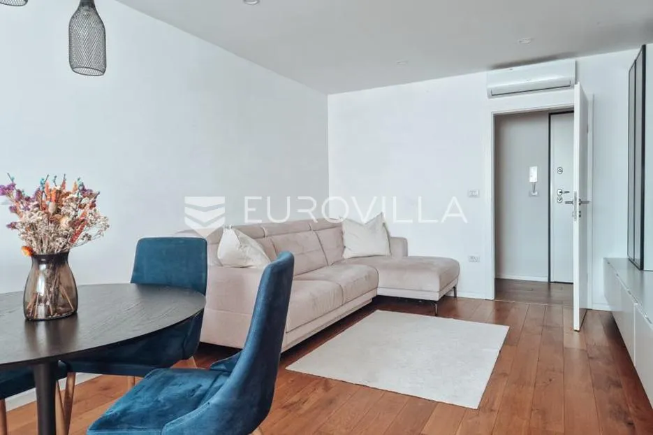 Istra, Poreč – Moderan stan od 58,53 m² s privatnim dvorištem - Žbandaj