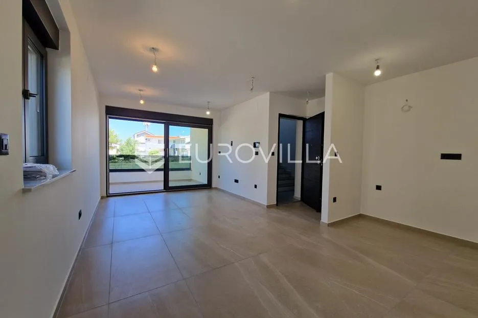 vir, apartman s krovnom terasom, pogled na more - slika 13