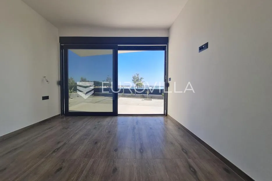 vir, luksuzan apartman s 3 spavaće sobe, prvi red do mora, centar otoka - slika 21