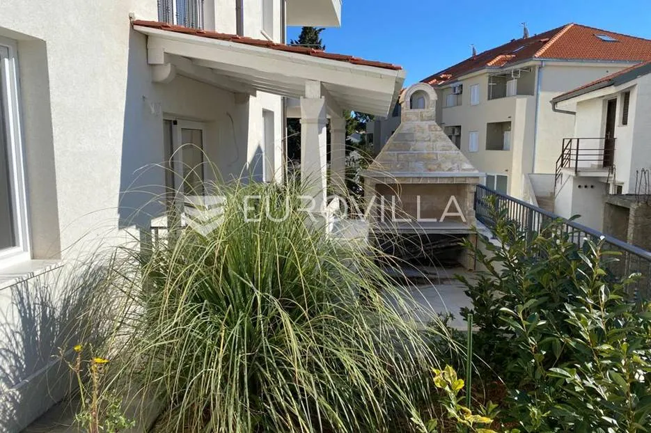 bol, atraktivan trosoban apartman 87,67 m² s vrtom novogradnja - slika 4