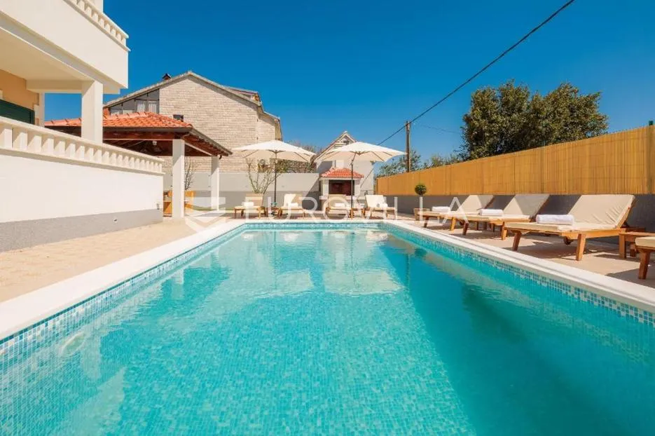 kaštel stari, obiteljska kuća s bazenom - slika 3