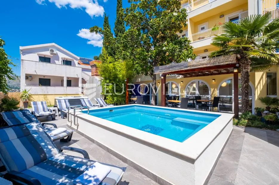 Cavtat, Vila s 14 apartmana 252 m2 - Cavtat, Konavle