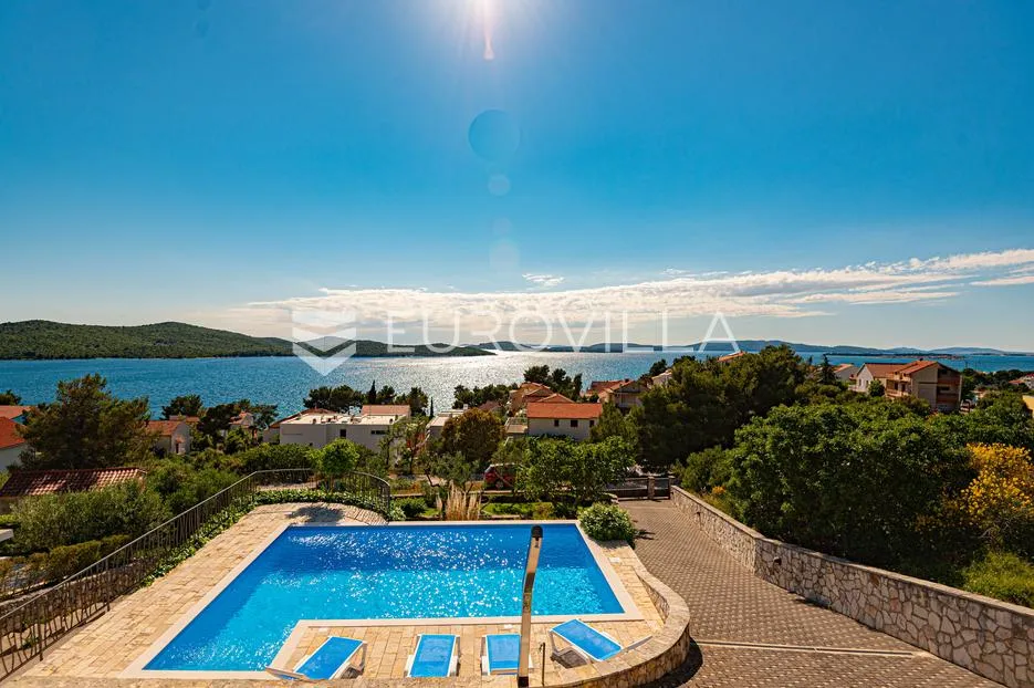 šibenik, žaborić, prekrasna kuća s bazenom i pogledom na more, 438 m² - slika 9