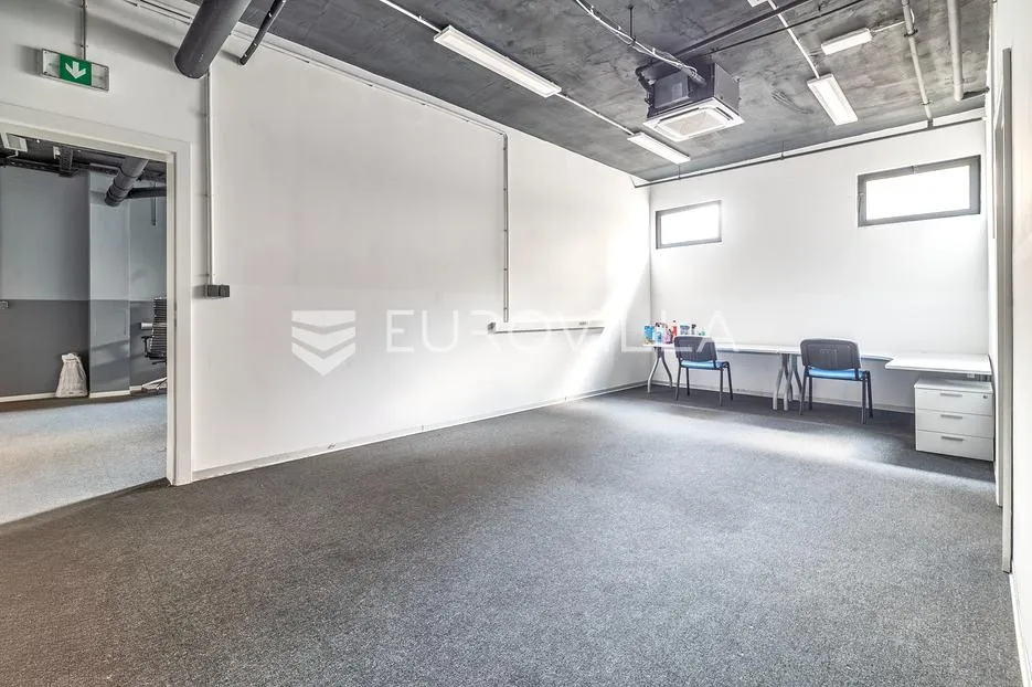 zagreb, špansko, poslovni prostor 206 m² u suterenu zgrade, 2 zasebna ulaza - slika 2