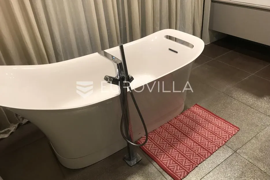 istra, rovinj, luksuzni penthouse nkp 186m2 na super lokaciji s dva garažna mjesta - slika 22