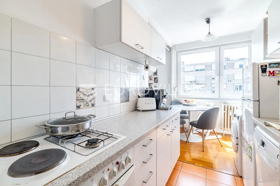 zagreb, heinzelova, prekrasan dvosoban stan 44 m² - slika 2