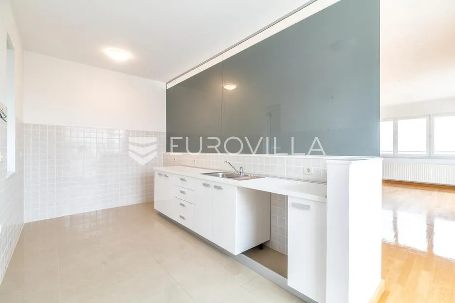 zagreb, gajnice, dvoetažna kuća novije gradnje s tri stana, površine 453 m², vrtom i garažom - slika 16