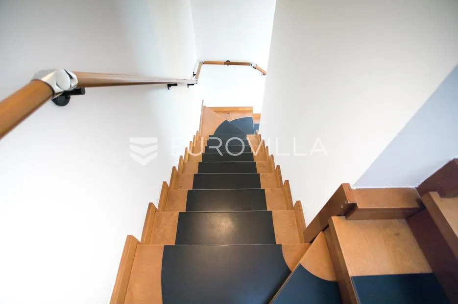 zagreb, maksimir, prekrasan dvoetažni peterosoban stan 202,10 m² - slika 20