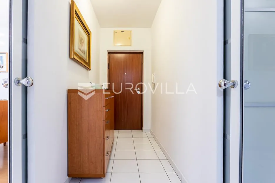 split, dubrovačka ulica - odličan stan s garažom (87 m2) - slika 19