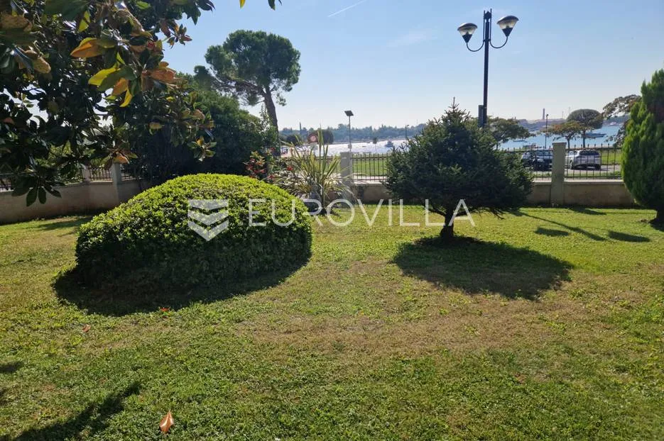 umag, vila prvi red do mora - slika 15