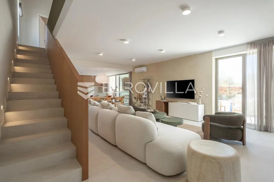 istra, labin, vrhunska moderna villa a, grijani bazen 48 m², 2710 m² uređene okućnice - slika 49