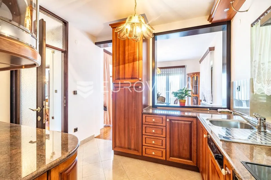 zagreb, lučko, odlična kuća 400 m² na zemljištu od 1740 m² - slika 20