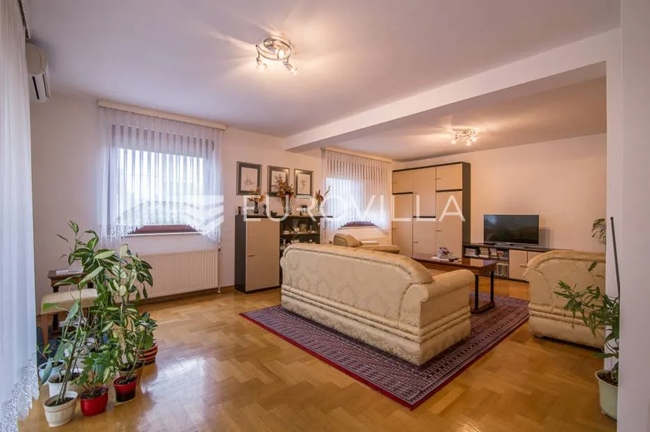 zagreb, maksimir, prekrasna obiteljska kuća na zemljištu 1450 m² - slika 7