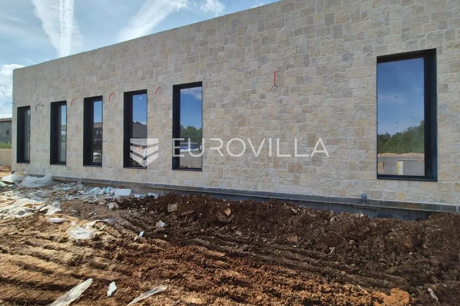 istra, veleniki, kamena vila s bazenom - slika 30