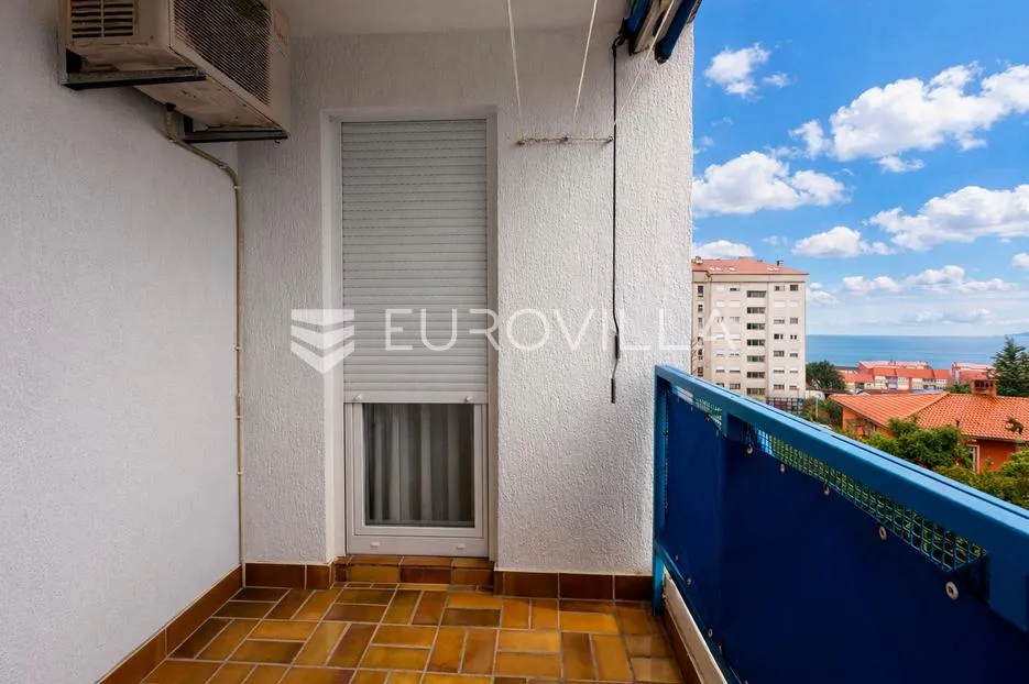 rijeka, krnjevo, komforan uređen stan površine 82 m², lođa - slika 8