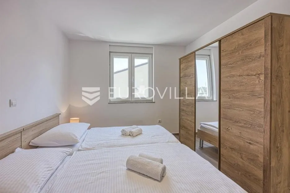 istra, murine, novo adaptiran stan s dvije spavaće sobe te neto korisnom površinom od 61,2 m² - slika 2