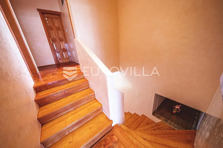 zagreb, gračani, prekrasna obiteljska villa, mirna lokacija - slika 17