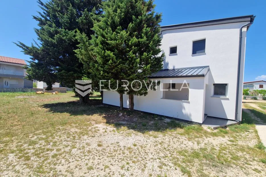 vir, samostojeća kuća s uređenim apartmanom i roh bau katom, 500 m od mora - slika 39