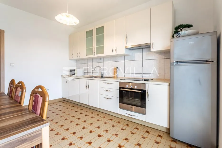 omiš, duće, prostrani dvosoban stan, 95,20 m² - slika 2