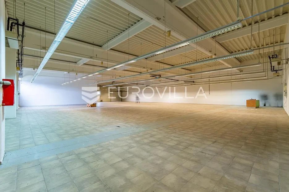 prelog, poslovni kompleks površine 3725 m² - slika 9
