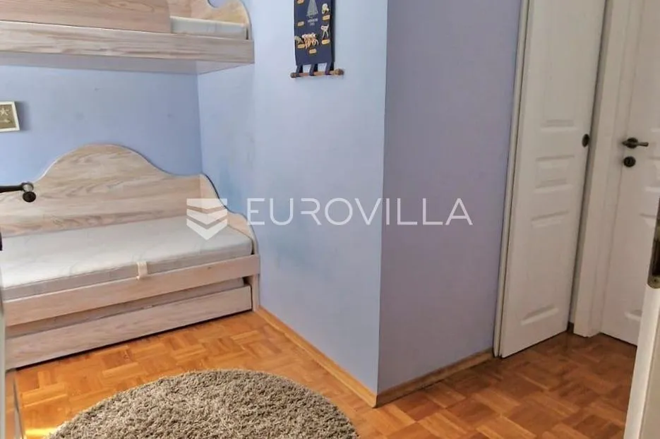 pakoštane, trosoban stan s vrtom na izvrsnoj lokaciji - slika 8