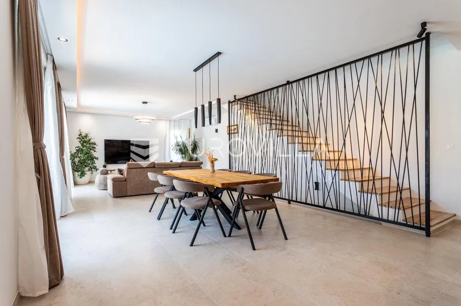 brodarica, moderna vila s bazenom, 283,62 m² - slika 6