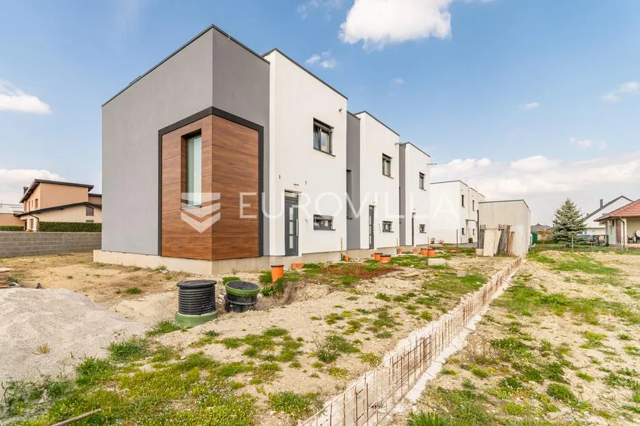 prelog, kuća u nizu površine 107,75 m² - slika 2