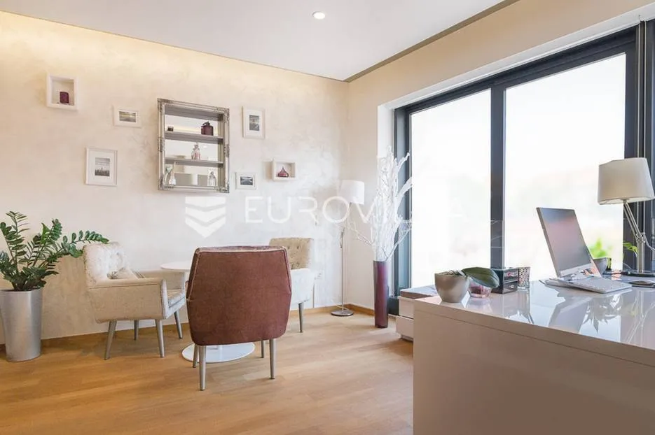 ban centar, luksuzan, komforan ured 137 m² - slika 16