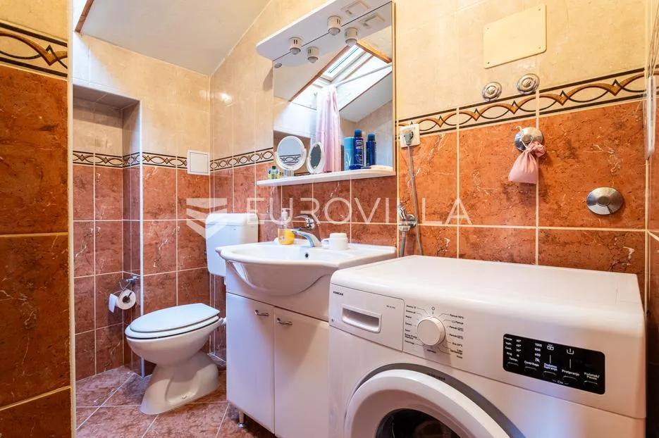 vodice, dvosoban stan u centru mjesta, 87,67 m² - slika 12