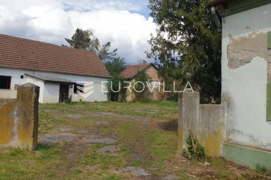 baranja, čeminac kozarac zemljište 10.224 m² s 9 starijih građevina - slika 6