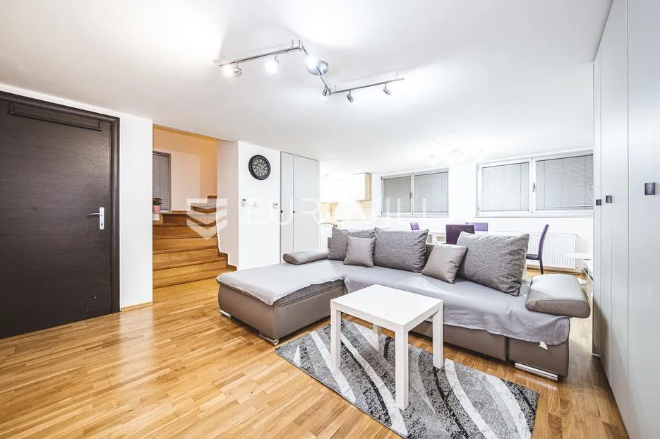 zagreb, centar, draškovićeva, dvoetažan trosoban stan površine 85 m² strogi centar grada - slika 3