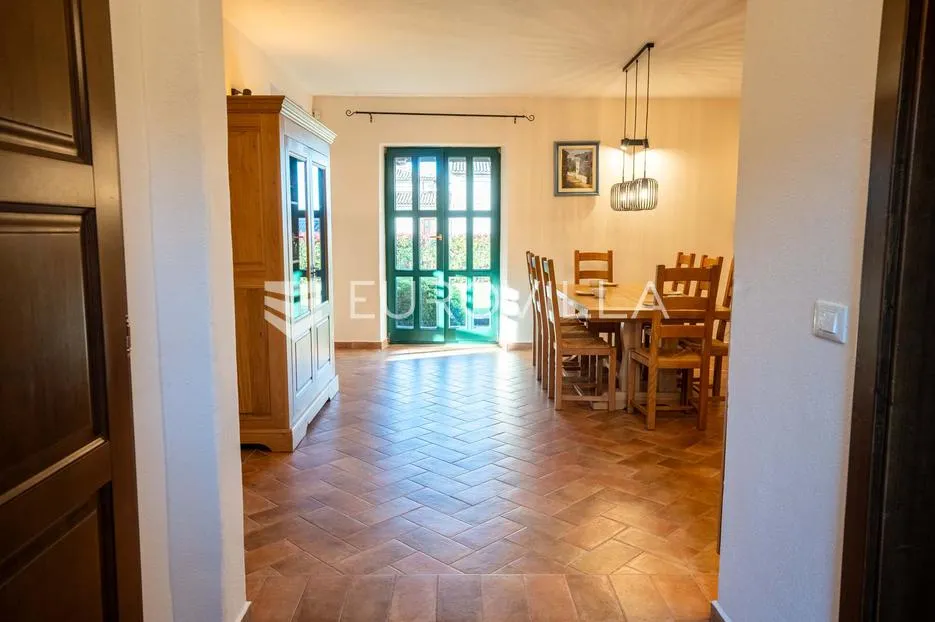 istra, sveti lovreč, kamena vila 200 m² s bazenom, velikim vrtom i pogledom na more - slika 8