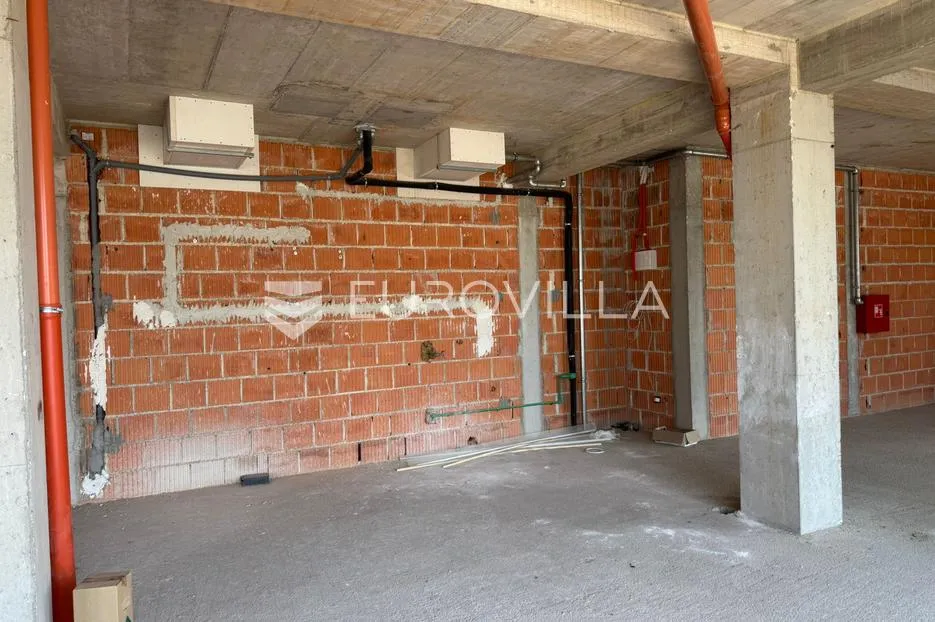 zagreb ilica atraktivan poslovni prostor, ulični lokal 215 m² terasa 95 m² 6 parkirnih mjesta - slika 9