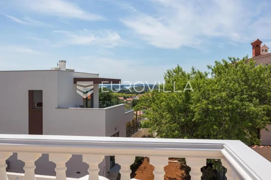 medulin, istra, luksuzna samostojeća vila 205 m² s bazenom i pogledom na more - slika 21