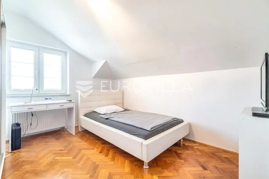 zagreb, gornja dubrava, lijepa prostrana kuća s dva stana i 3 gpm, 350 m2 - slika 10