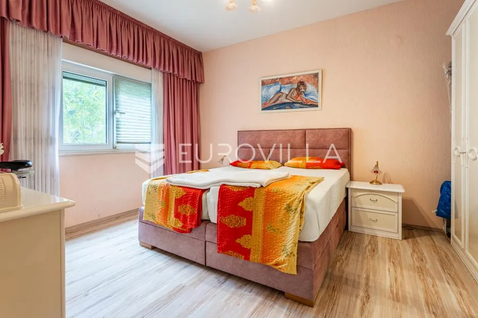 jesenice, omiška rivijera samostojeća kuća ukupne površine 426 m² - slika 25