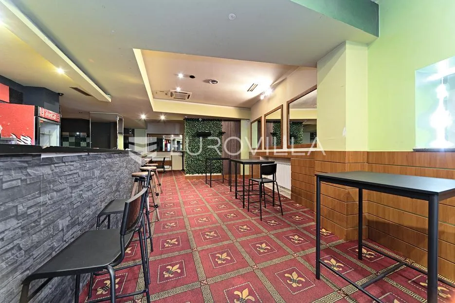 osijek, centar, atraktivan ulični poslovni prostor 267 m² - slika 2