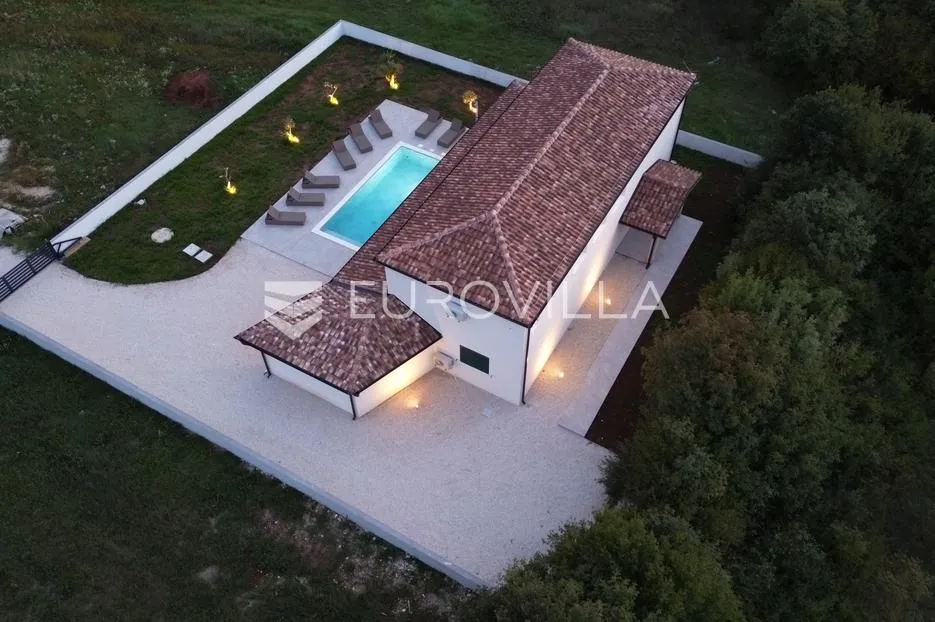 istra, svetvinčenat, moderna vila s bazenom i pogledom na prirodu - slika 28