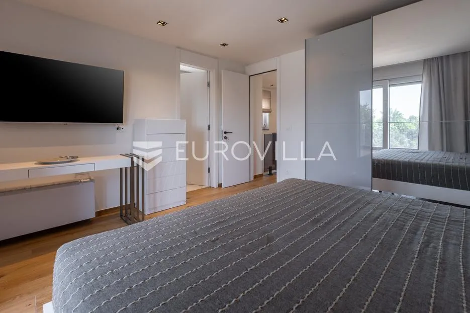 istra, poreč, najam kuće 116 m² s jacuzzijem i vrtom na super lokaciji s pogledom na more - slika 21