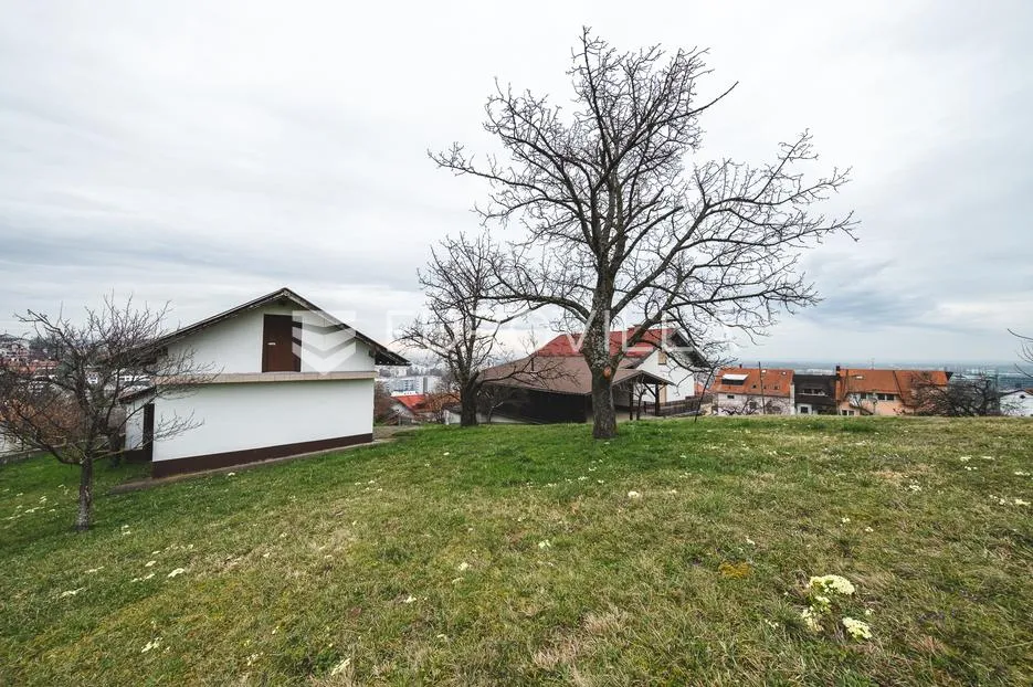 zagreb, gajnice, građevinsko zemljište sa starom kućom 6432 m2 - slika 3