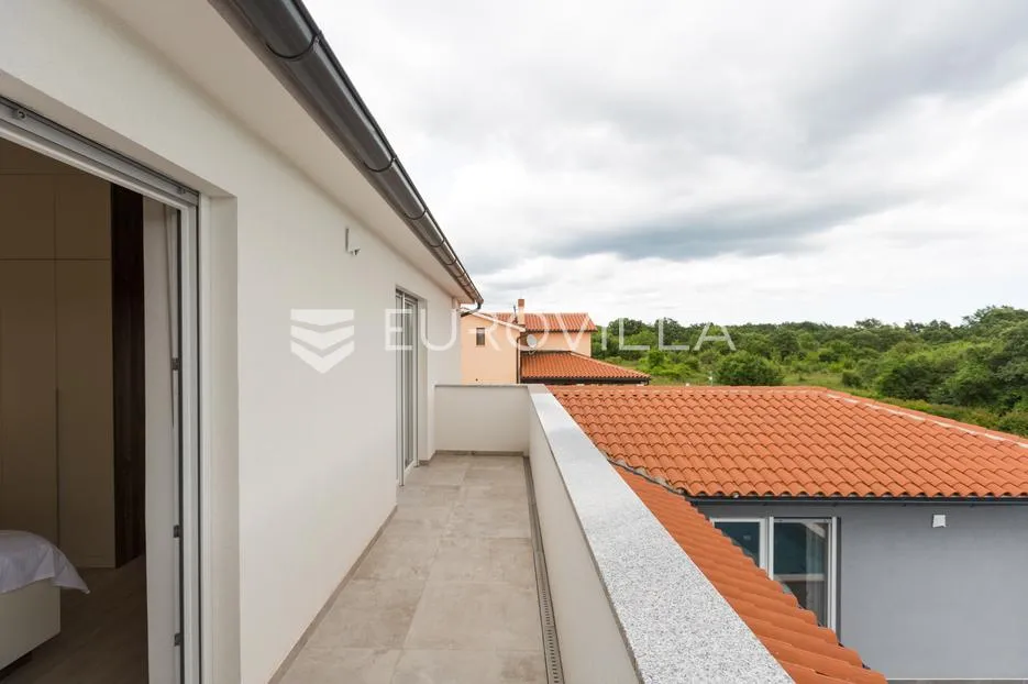 istra, svetvinčenat, moderna samostojeća kuća 155 m² s grijanim bazenom 32 m² - slika 27