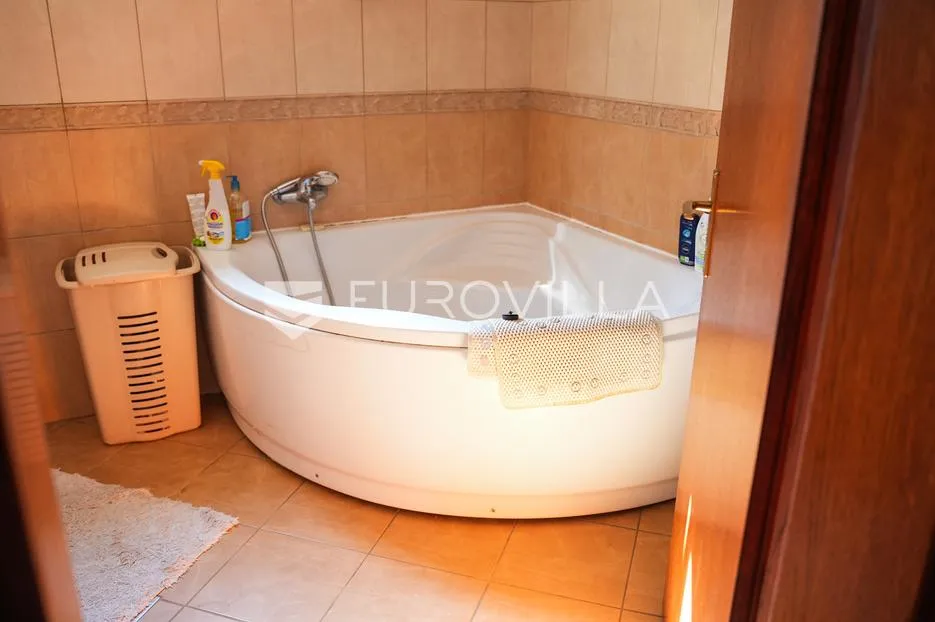 vinkovci, kuća 300 m², centar, namještena, odmah useljiva - slika 23