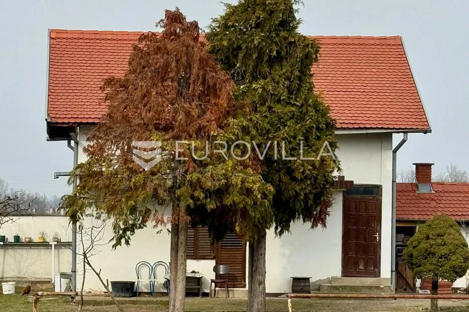 kruševica, prostrano obiteljsko imanje s kućom, gospodarskim zgradama i velikim šljivikom - slika 26