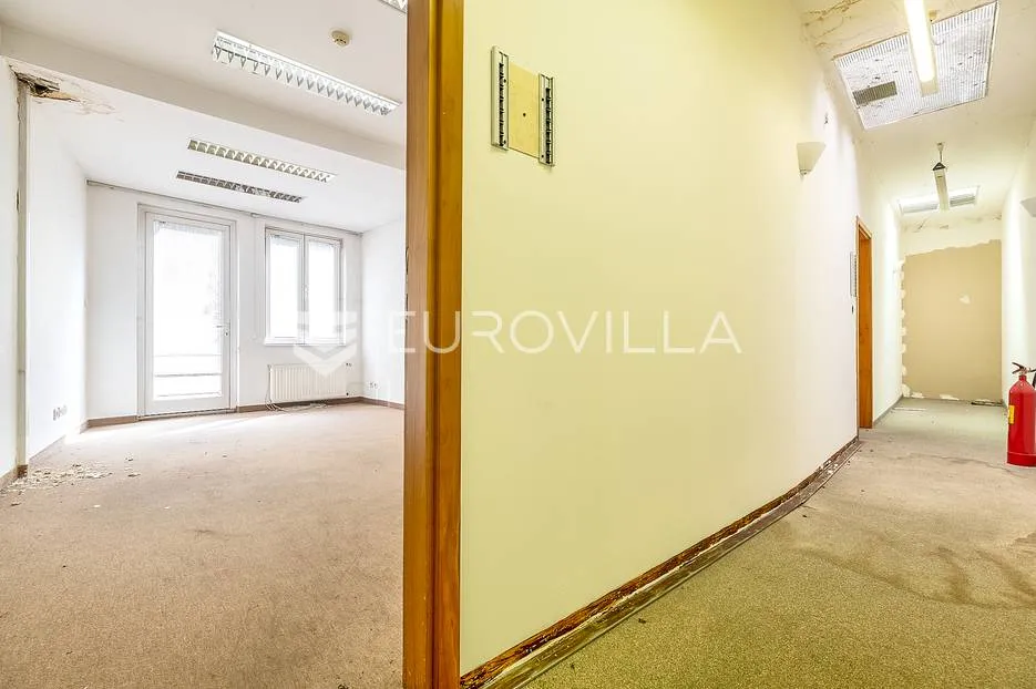 trg bana jelačića stambeni/poslovni prostor 196 m² podrum 40 m² - slika 6