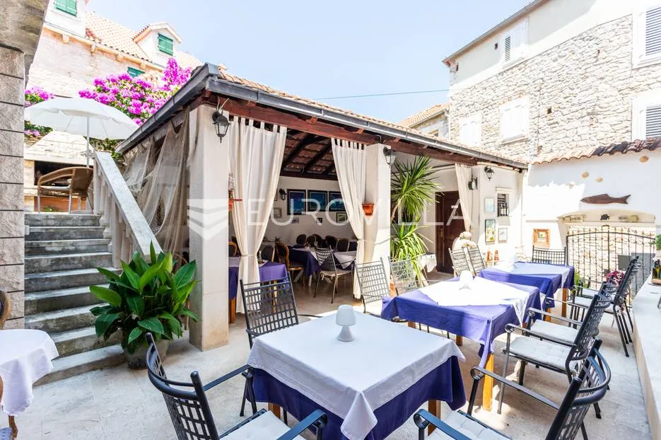 otok brač, kamena kuća s restoranom na vrhunskoj lokaciji - slika 17