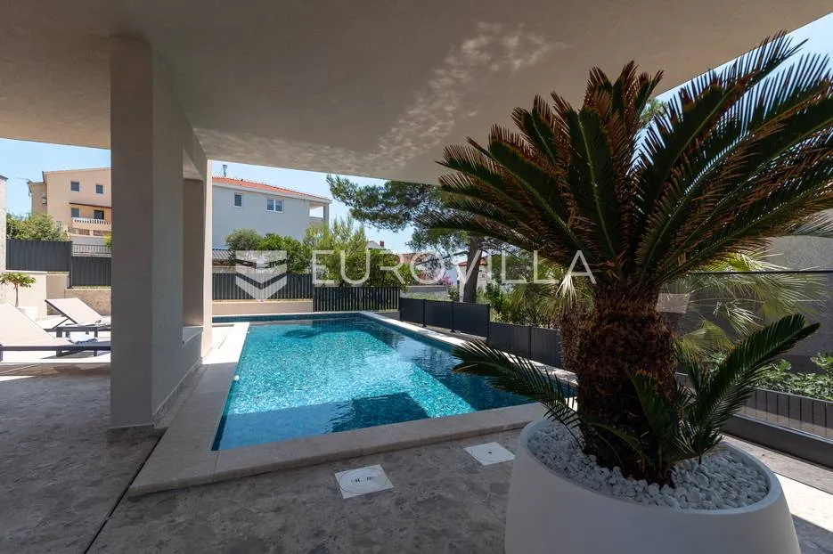 trogir okolica, moderna vila s bazenom blizu mora - slika 15