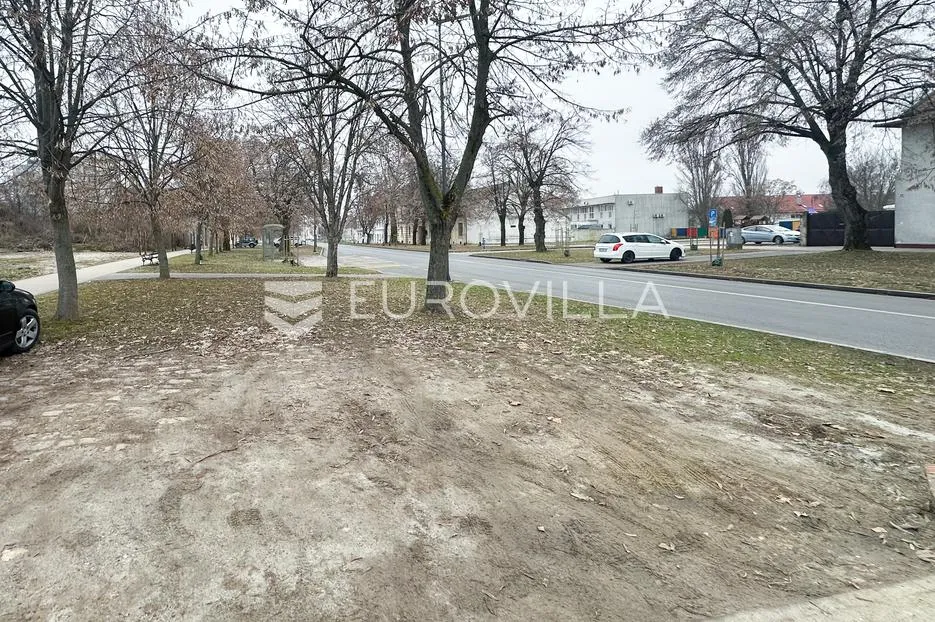 Vukovar, CENTAR, proizvodno, skladišni kompleks 2370 m² na 3 etaže