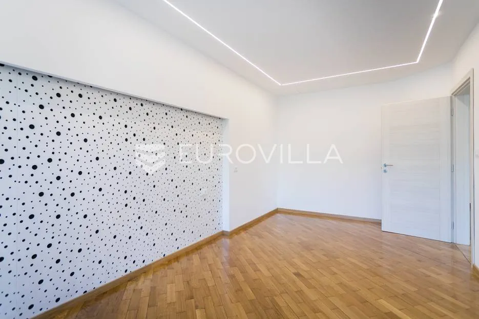donje prekrižje, renovirana vila s bazenom i sjenicom u vrtu - slika 6