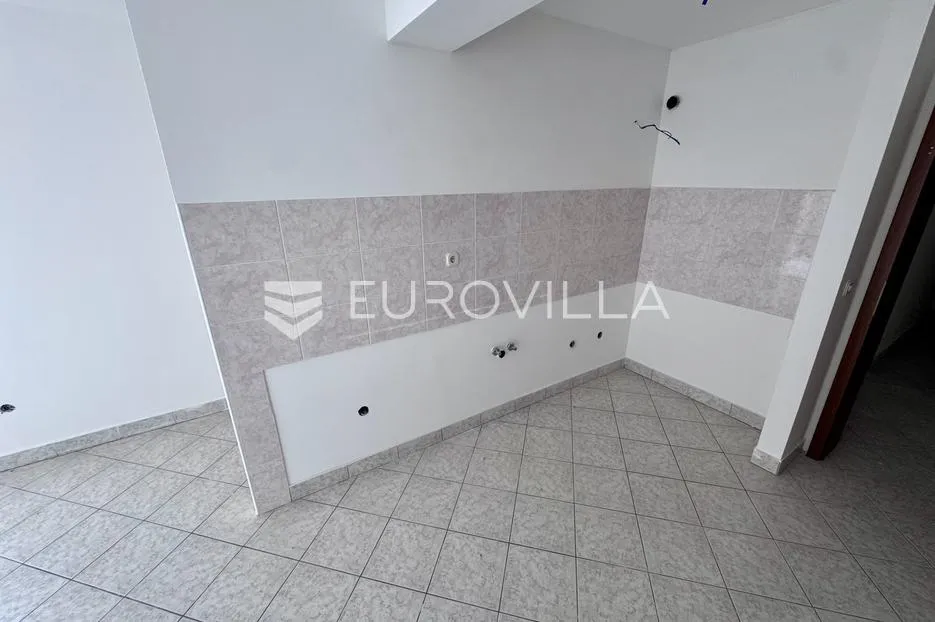 otok krk, njivice, četverosoban stan 79 m², terasa s pogledom na more - slika 4