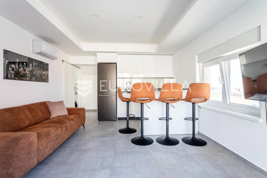 rogoznica, zečevo, kuća s 4 stana i podrumom, 366,81 m² - slika 2